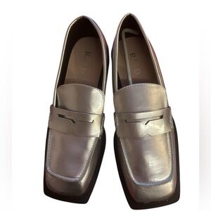 Raid wide width silver Samantha loafer.